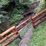 над потічком Casa de Férias Oriv